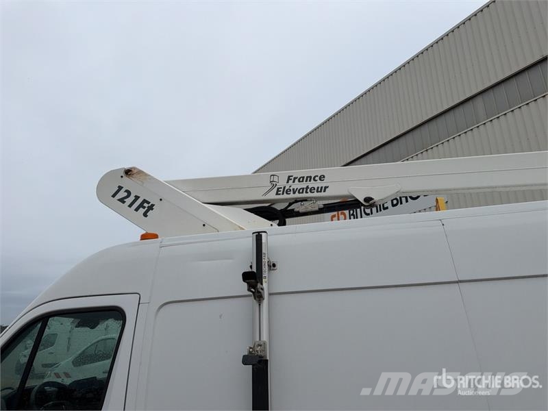 Renault 121F 10 m on Renault Master Camion Nacelle Bucket 车载式高空作业车
