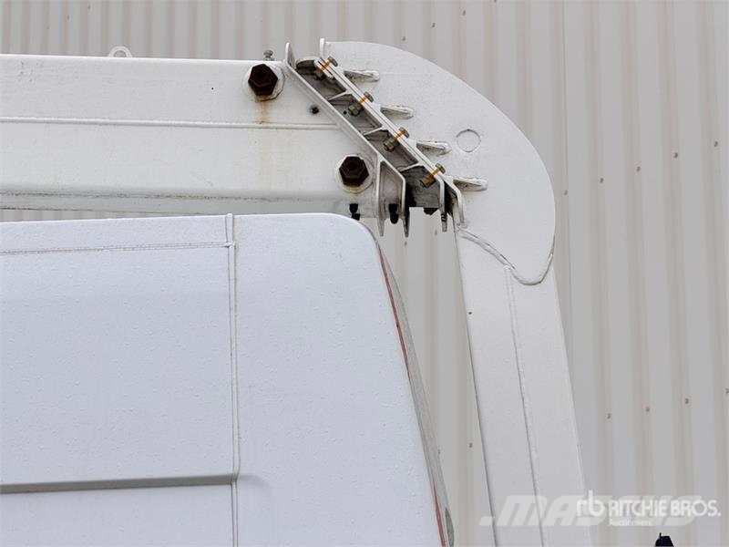 Renault 121F 10 m on Renault Master Camion Nacelle Bucket 车载式高空作业车