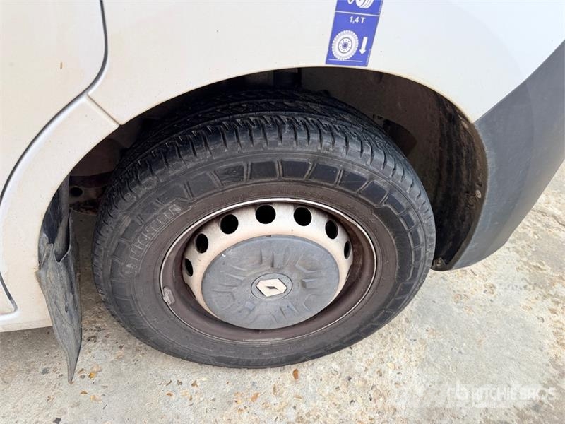 Renault 121F 10 m on Renault Master Camion Nacelle Bucket 车载式高空作业车