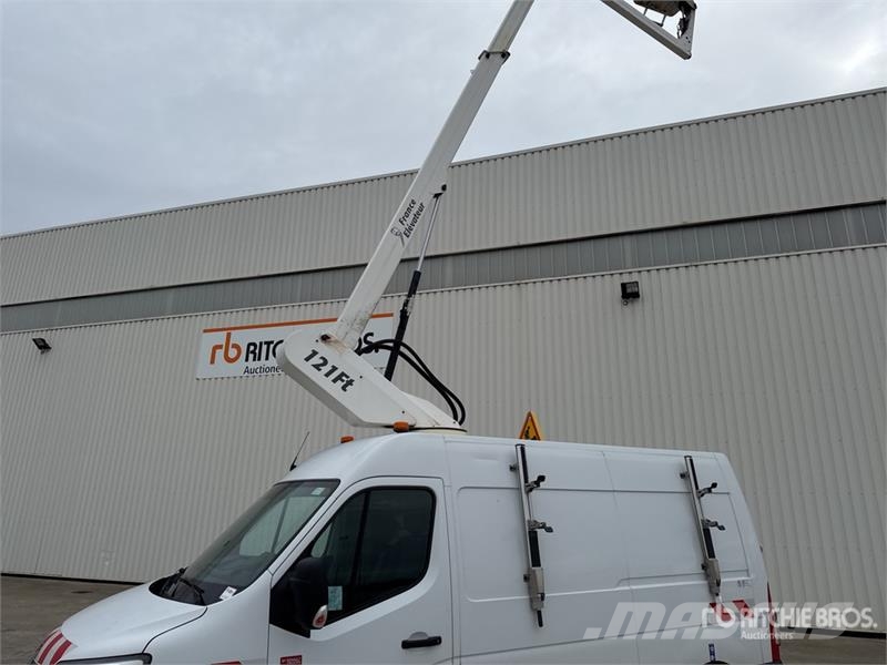 Renault 121F 10 m on Renault Master Camion Nacelle Bucket 车载式高空作业车