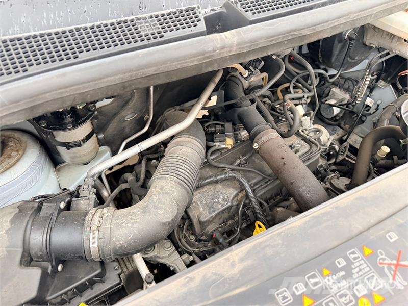 Renault 121F 10 m on Renault Master Camion Nacelle Bucket 车载式高空作业车