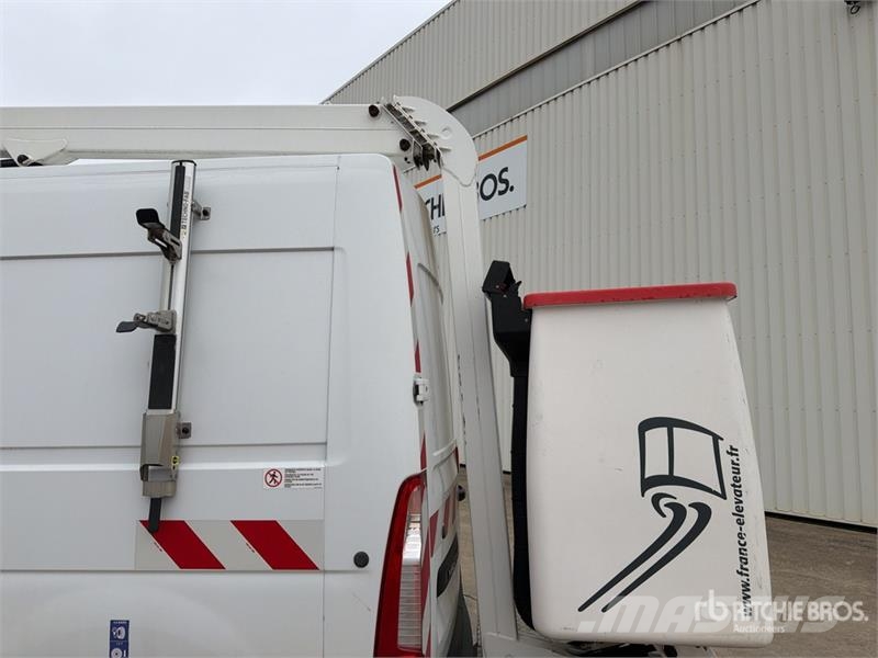 Renault 121F 10 m on Renault Master Camion Nacelle Bucket 车载式高空作业车