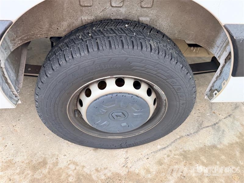 Renault 121F 10 m on Renault Master Camion Nacelle Bucket 车载式高空作业车