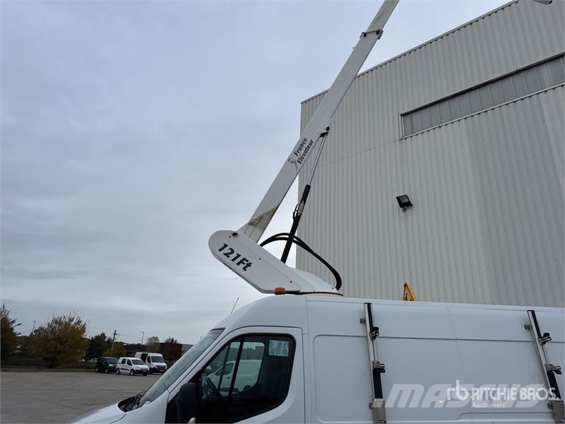 Renault 121F 10 m on Renault Master Camion Nacelle Bucket 车载式高空作业车