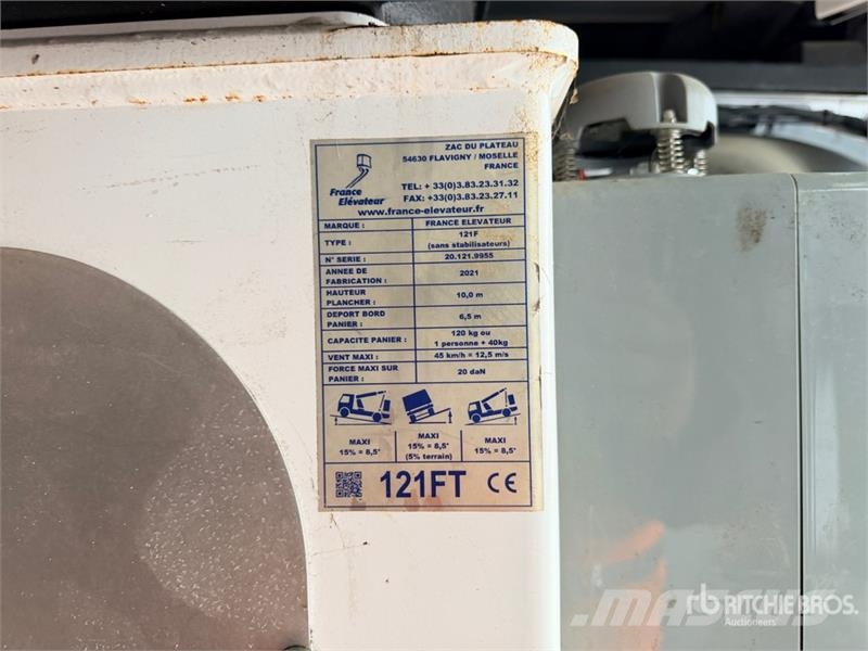 Renault 121F 10 m on Renault Master Camion Nacelle Bucket 车载式高空作业车