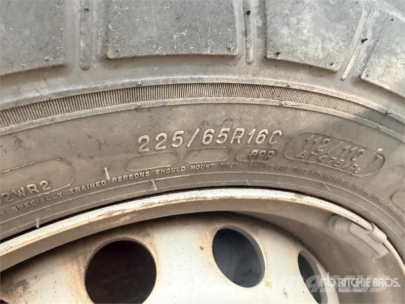 Renault 121F 10 m on Renault Master Camion Nacelle Bucket 车载式高空作业车
