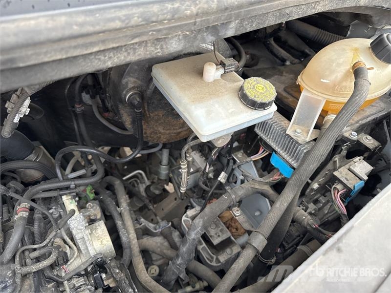 Renault 121F 10 m on Renault Master Camion Nacelle Bucket 车载式高空作业车