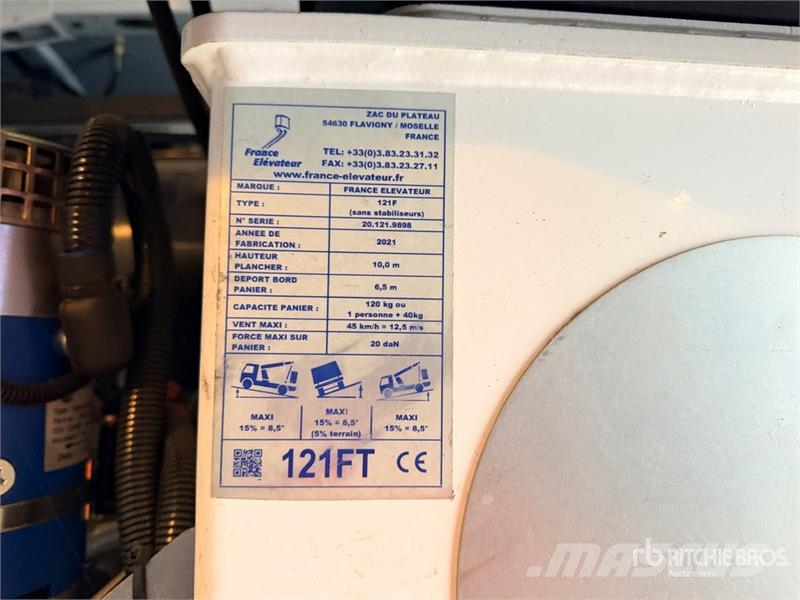 Renault 121F 10 m on Renault Master Camion Nacelle Bucket 车载式高空作业车