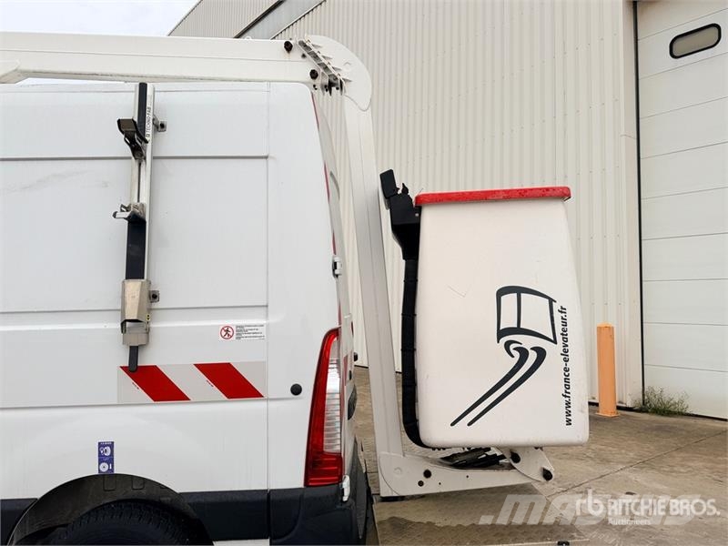 Renault 121F 10 m on Renault Master Camion Nacelle Bucket 车载式高空作业车
