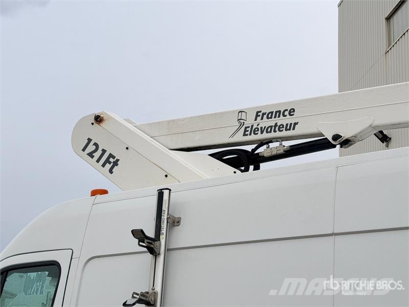 Renault 121F 10 m on Renault Master Camion Nacelle Bucket 车载式高空作业车