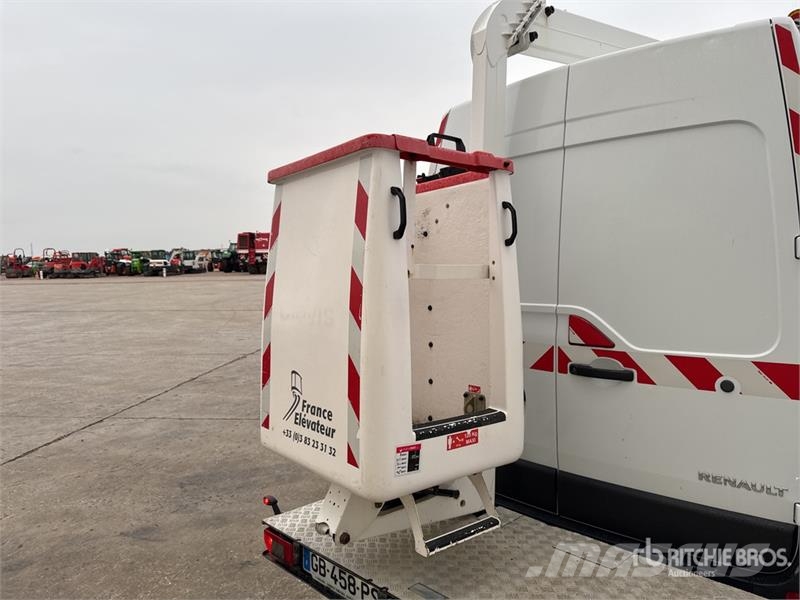 Renault 121F 10 m on Renault Master Camion Nacelle Bucket 车载式高空作业车