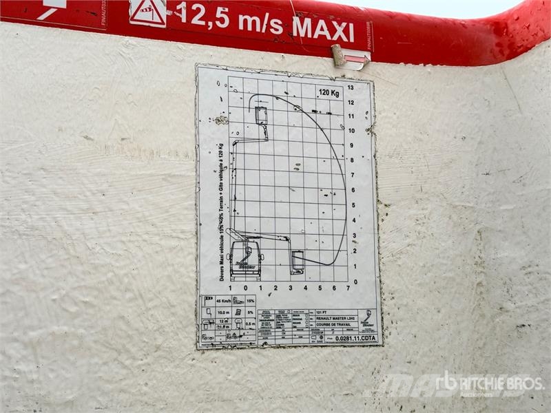 Renault 121F 10 m on Renault Master Camion Nacelle Bucket 车载式高空作业车