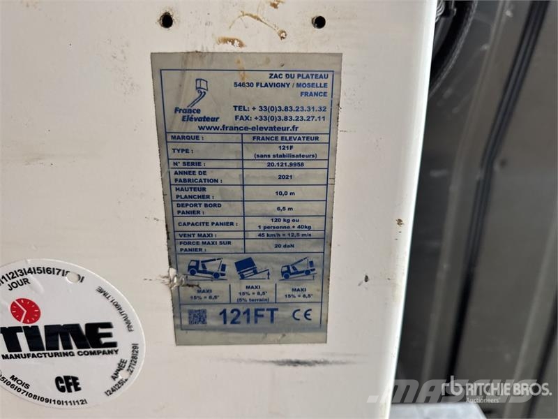 Renault 121F 10 m on Renault Master Camion Nacelle Bucket 车载式高空作业车