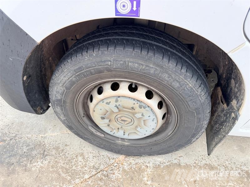Renault 121F 10 m on Renault Master Camion Nacelle Bucket 车载式高空作业车