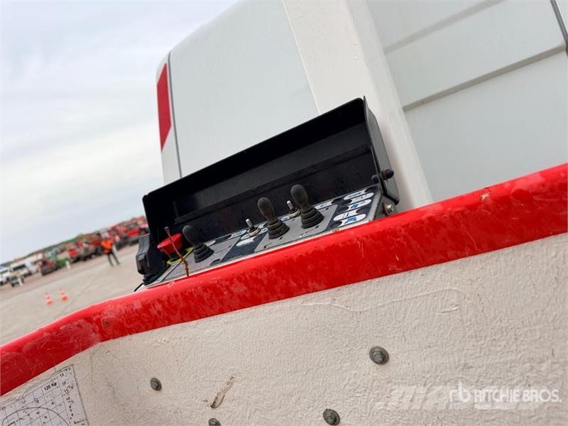 Renault 121F 10 m on Renault Master Camion Nacelle Bucket 车载式高空作业车