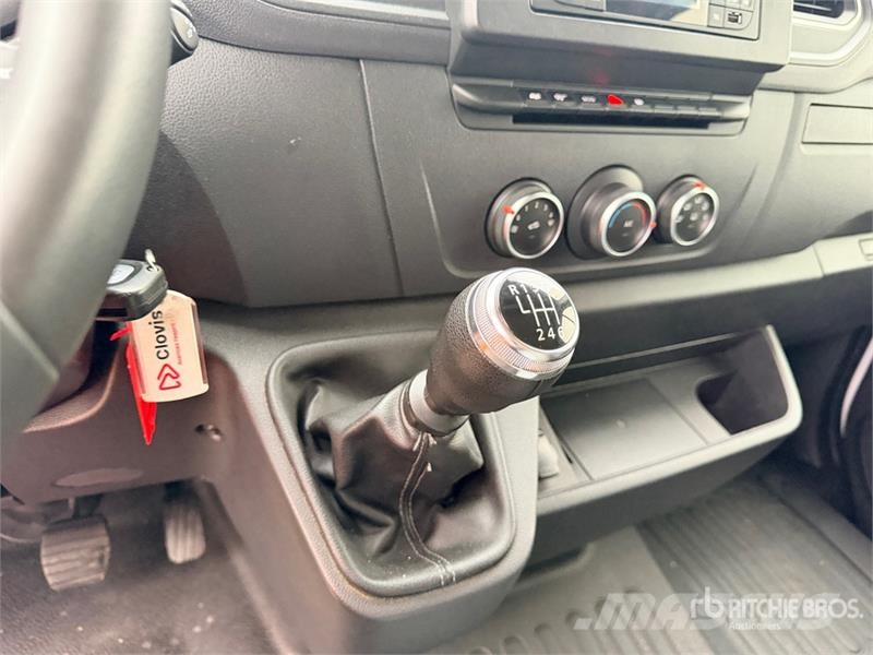 Renault 121F 10 m on Renault Master Camion Nacelle Bucket 车载式高空作业车