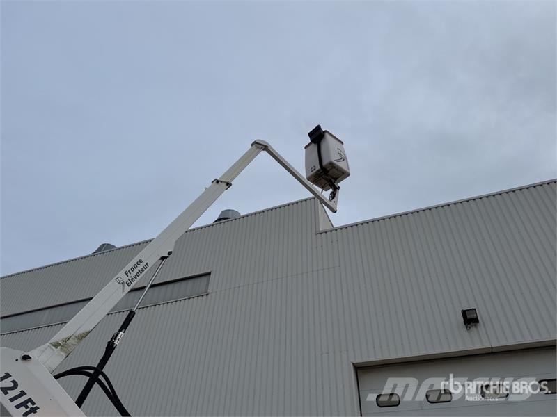 Renault 121F 10 m on Renault Master Camion Nacelle Bucket 车载式高空作业车