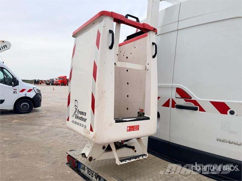 Renault 121F 10 m on Renault Master Camion Nacelle Bucket 车载式高空作业车