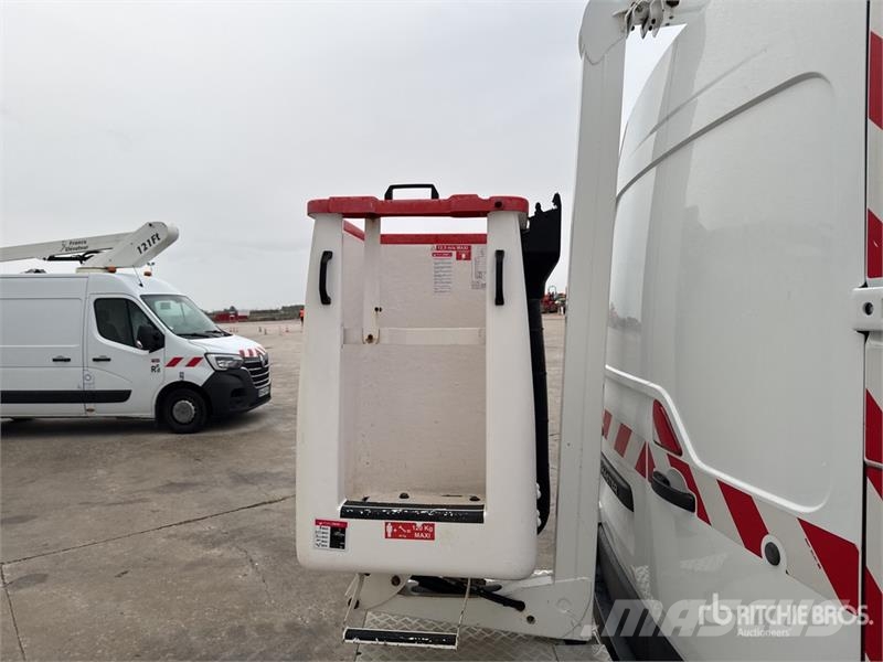 Renault 121F 10 m on Renault Master Camion Nacelle Bucket 车载式高空作业车