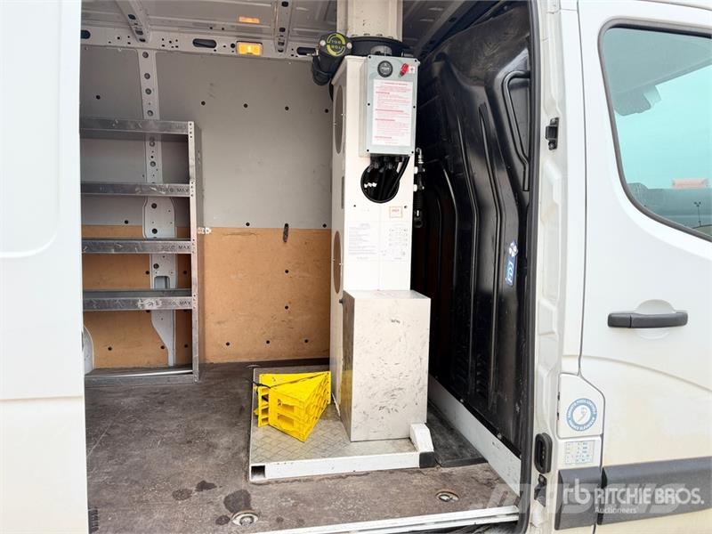 Renault 121F 10 m on Renault Master Camion Nacelle Bucket 车载式高空作业车