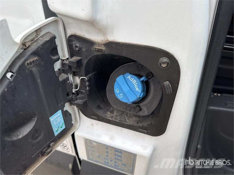 Renault 121F 10 m on Renault Master Camion Nacelle Bucket 车载式高空作业车