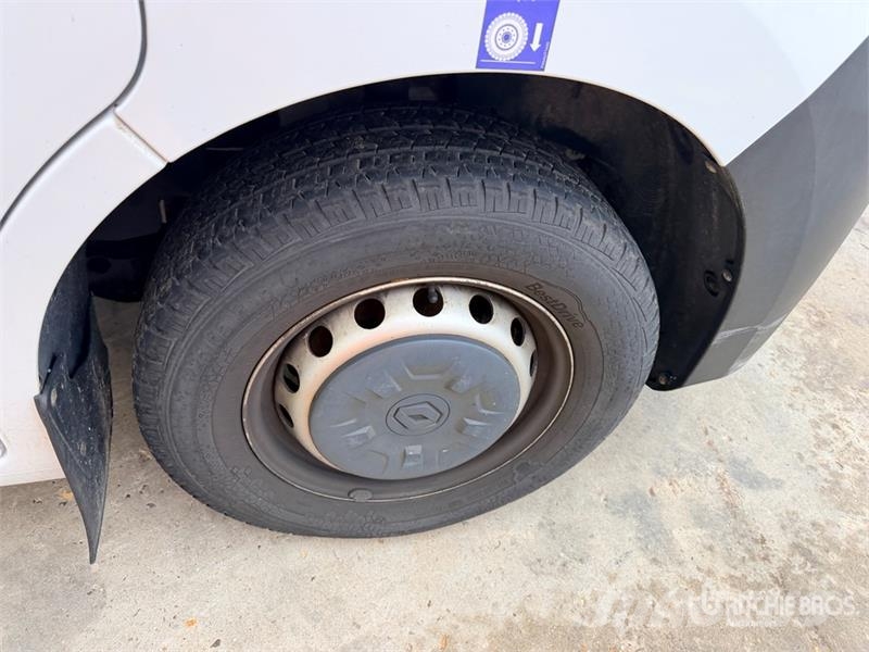Renault 121F 10 m on Renault Master Camion Nacelle Bucket 车载式高空作业车