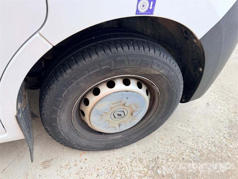 Renault 121F 10 m on Renault Master Camion Nacelle Bucket 车载式高空作业车