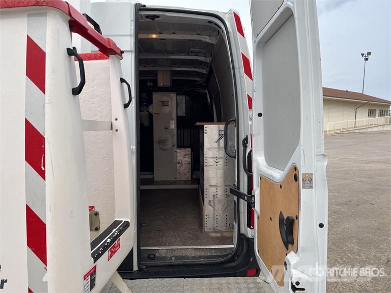 Renault 121F 10 m on Renault Master Camion Nacelle Bucket 车载式高空作业车