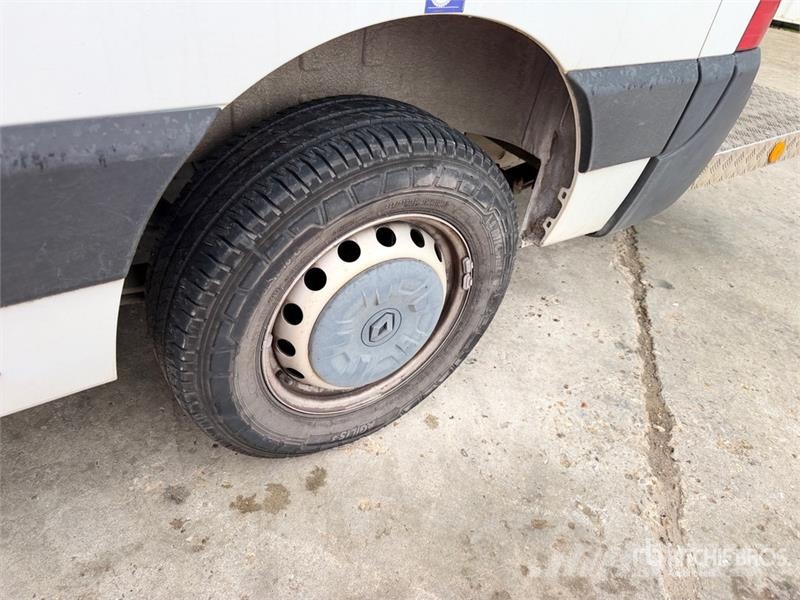 Renault 121F 10 m on Renault Master Camion Nacelle Bucket 车载式高空作业车