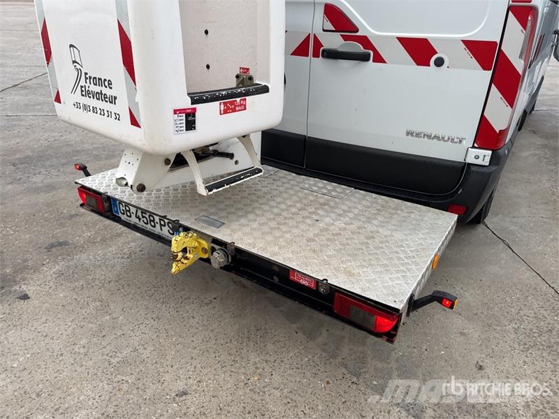 Renault 121F 10 m on Renault Master Camion Nacelle Bucket 车载式高空作业车