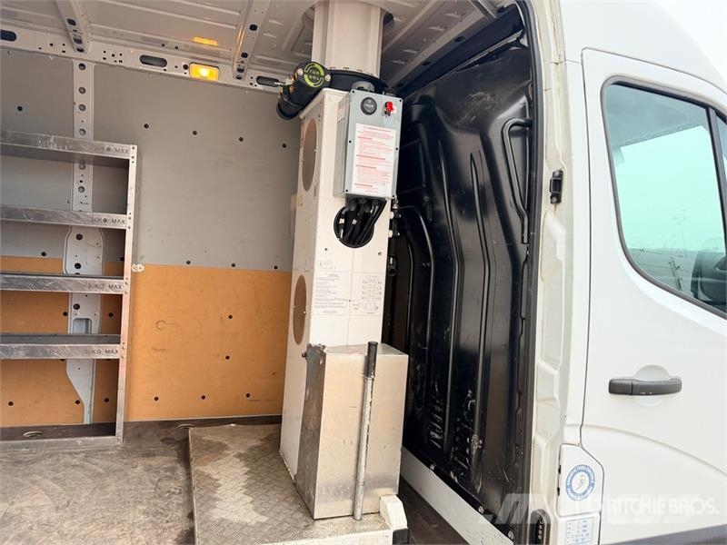 Renault 121F 10 m on Renault Master Camion Nacelle Bucket 车载式高空作业车