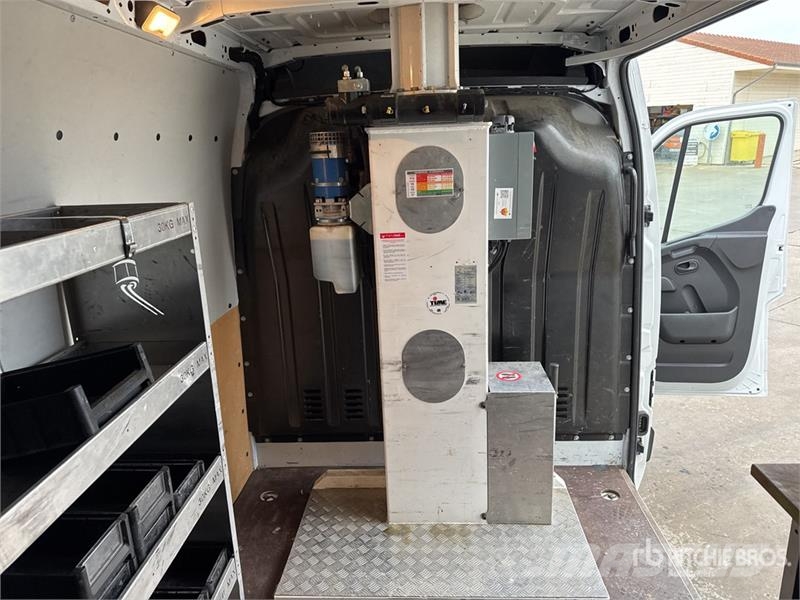 Renault 121F 10 m on Renault Master Camion Nacelle Bucket 车载式高空作业车