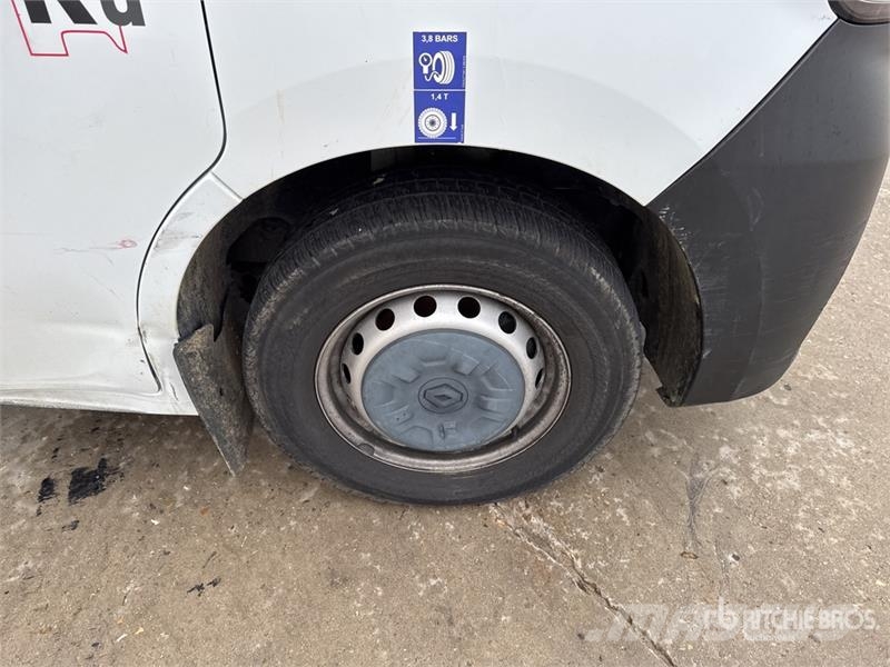 Renault 121F 10 m on Renault Master Camion Nacelle Bucket 车载式高空作业车