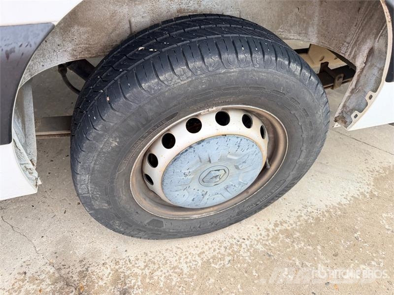 Renault 121F 10 m on Renault Master Camion Nacelle Bucket 车载式高空作业车