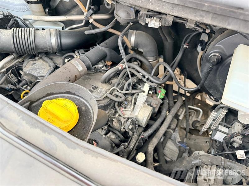 Renault 121F 10 m on Renault Master Camion Nacelle Bucket 车载式高空作业车