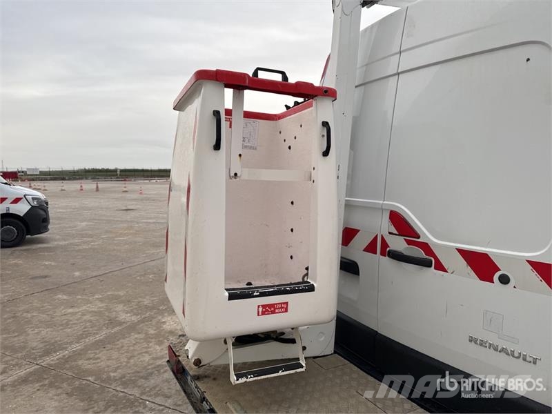 Renault 121FT 10 m on Renault Master Camion Nacelle Bucket 车载式高空作业车
