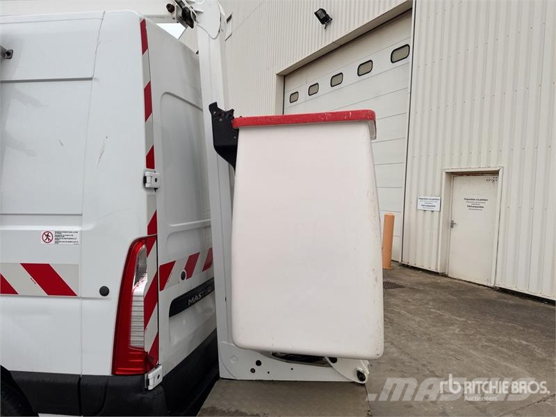 Renault 121FT 10 m on Renault Master Camion Nacelle Bucket 车载式高空作业车