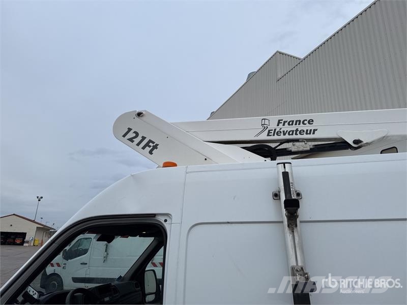 Renault 121FT 10 m on Renault Master Camion Nacelle Bucket 车载式高空作业车