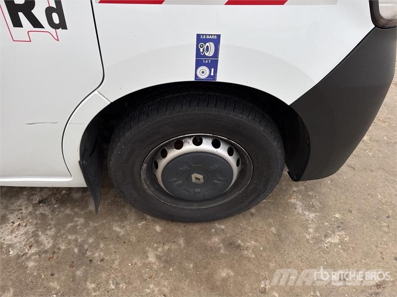 Renault 121FT 10 m on Renault Master Camion Nacelle Bucket 车载式高空作业车