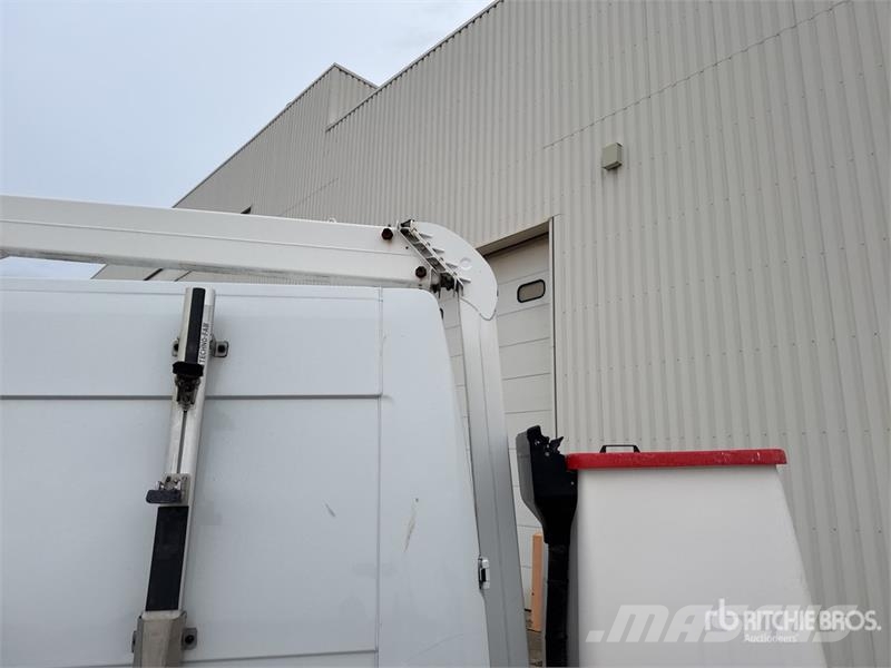 Renault 121FT 10 m on Renault Master Camion Nacelle Bucket 车载式高空作业车