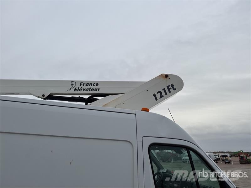 Renault 121FT 10 m on Renault Master Camion Nacelle Bucket 车载式高空作业车