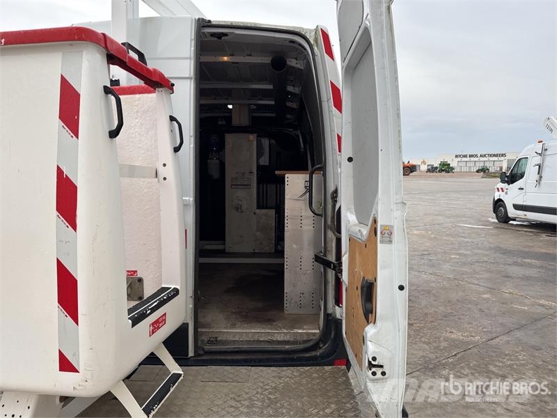 Renault 121FT 10 m on Renault Master Camion Nacelle Bucket 车载式高空作业车