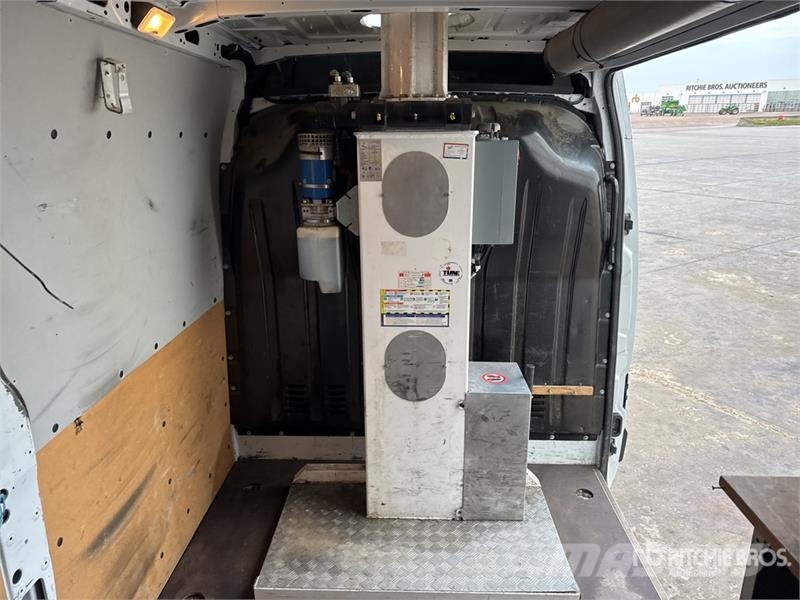 Renault 121FT 10 m on Renault Master Camion Nacelle Bucket 车载式高空作业车
