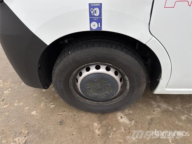 Renault 121FT 10 m on Renault Master Camion Nacelle Bucket 车载式高空作业车