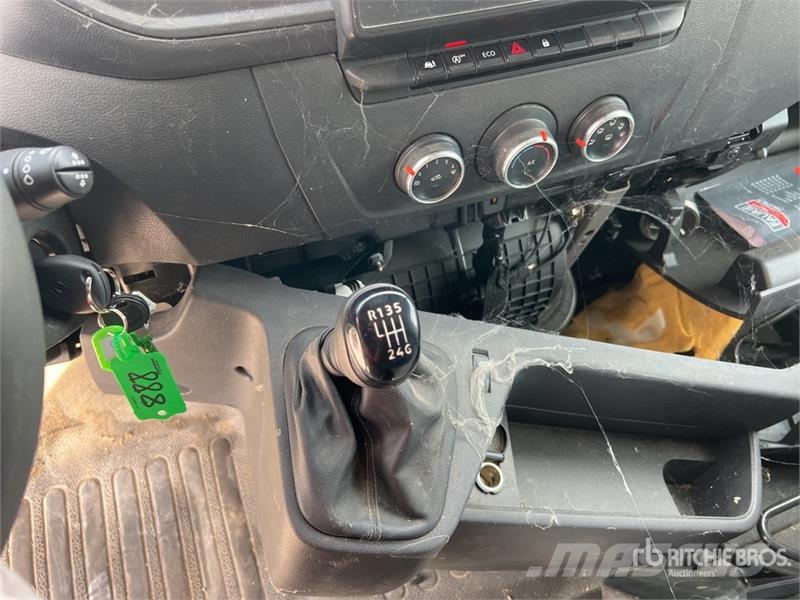 Renault 142TPF 11.9 m on Renault Master Camion Nacelle Buc المنصات الهوائية المثبتة على شاحنة