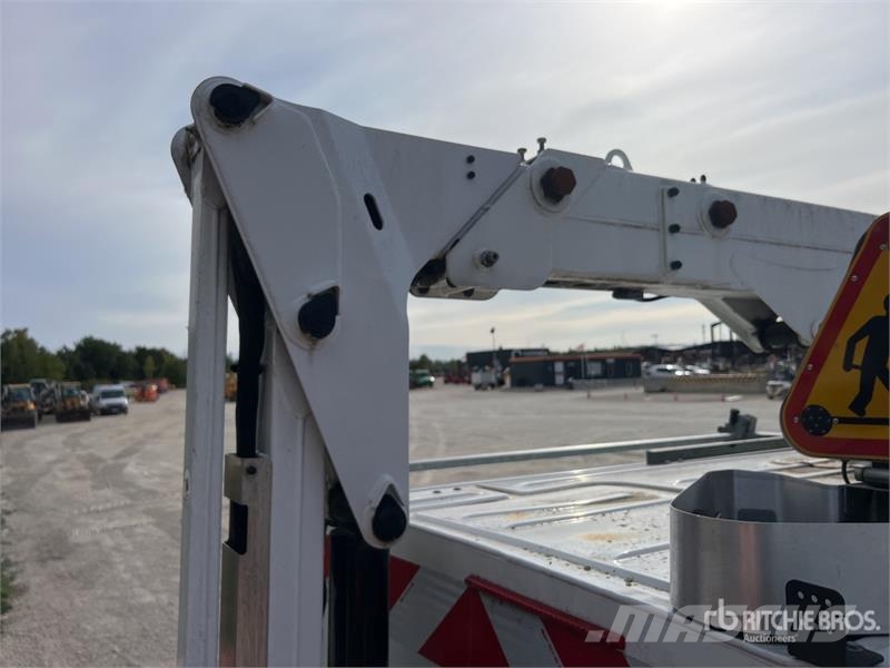 Renault 142TPF 11.9 m on Renault Master Camion Nacelle Buc المنصات الهوائية المثبتة على شاحنة