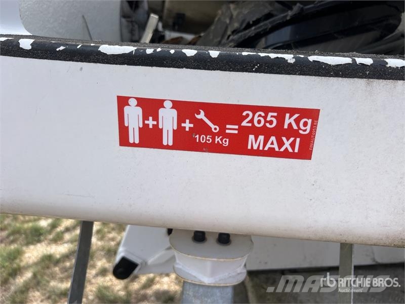 Renault 142TPF 11.9 m on Renault Master Camion Nacelle Buc المنصات الهوائية المثبتة على شاحنة