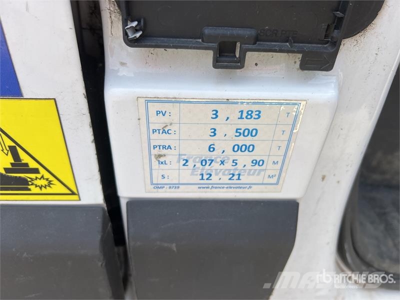 Renault 142TPF 11.9 m on Renault Master Camion Nacelle Buc المنصات الهوائية المثبتة على شاحنة