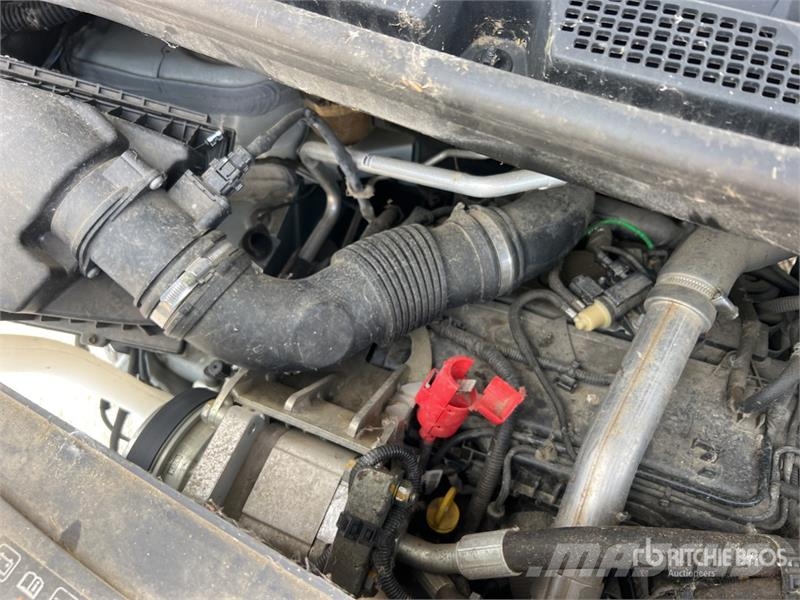 Renault 142TPF 11.9 m on Renault Master Camion Nacelle Buc المنصات الهوائية المثبتة على شاحنة