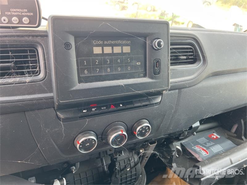 Renault 142TPF 11.9 m on Renault Master Camion Nacelle Buc المنصات الهوائية المثبتة على شاحنة